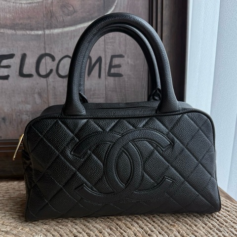 Chanel香奈兒黑色金扣保齡球枕頭包小號 手提包單肩包