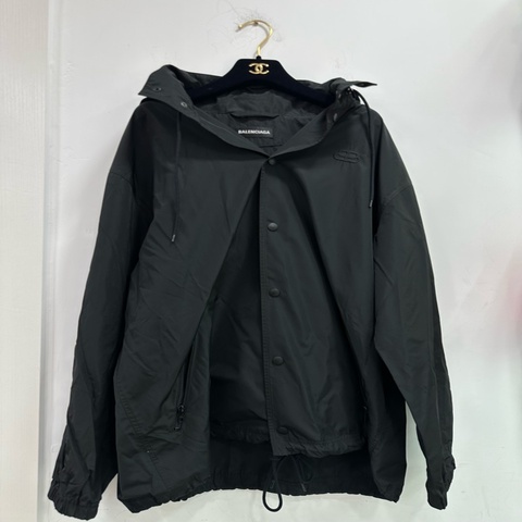 Balenciaga 巴黎世家 背後logo衝鋒衣 44碼