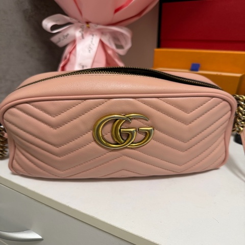 GUCCI  粉色MARMONT相機包