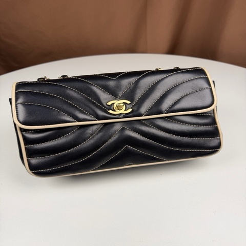 Chanel/香奈兒 赫本風CF 8開中古黑金外縫線小羊皮