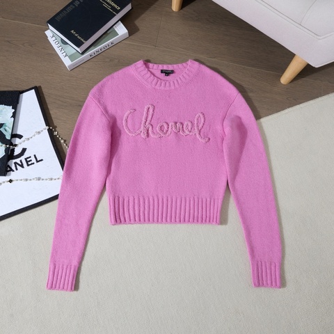 CHANEL 玫粉立體釘珠字母長袖針織上衣 Size38