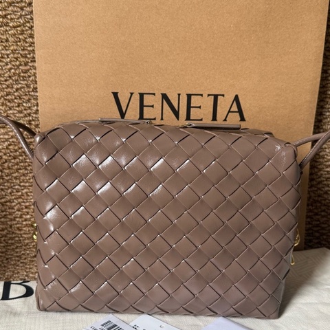 未使用 Bottega Veneta 葆蝶家 LOOP 小羊皮 相機包單肩斜挎包 尺寸22*9*15.5cm