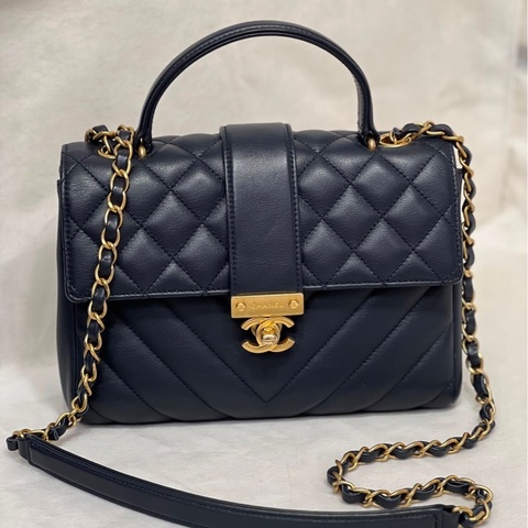 CHANEL香奈兒handle季節限定28開帶卡V紋拼菱格紋午夜藍深藍手柄豆腐包郵差包