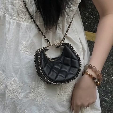 💎Chanel香奈兒｜23P黑金菱格 mini迷你月亮包｜閒置全新芯片款