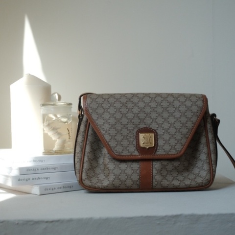 Celine Vintage 1980s C-Macadam 雙 C 老花信封蓋黃銅盾牌斜背/單肩包