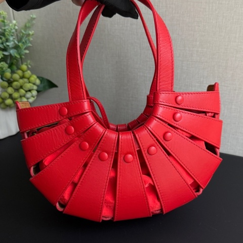 Bottega Veneta/葆蝶家 Shell鏤空抽繩‮殼貝‬包 小號紅色芯片款