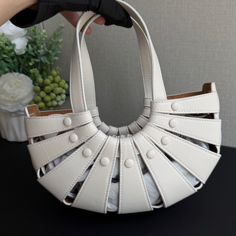 Bottega Veneta/葆蝶家 Shell鏤空抽繩‮殼貝‬包 小號白色芯片款