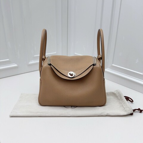 Hermès Lindy 26 4B餅乾色 TC牛皮銀扣 Z刻