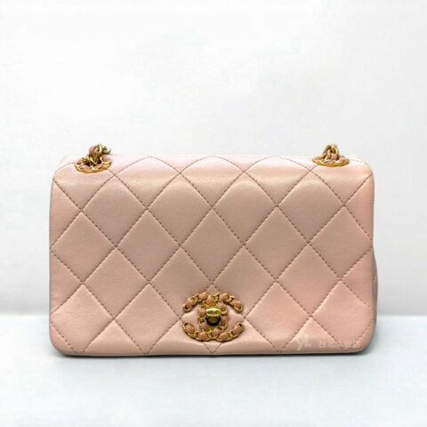A13460-CHANEL 19系列 櫻花粉色羊皮金釦20cm口蓋包 AS4780