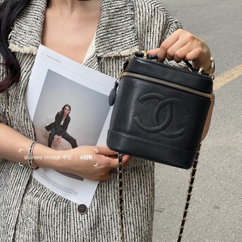 Chanel • 經典黑金荔枝牛皮化妝鏈條包 Vanity