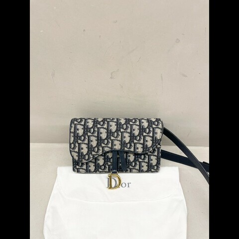 Dior 迪奧老花腰包。