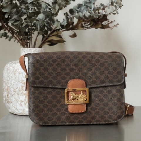 CELINE Vintage 1980s 深色老花 思琳馬車浮雕框扣 Macadam 雙層風琴斜背包