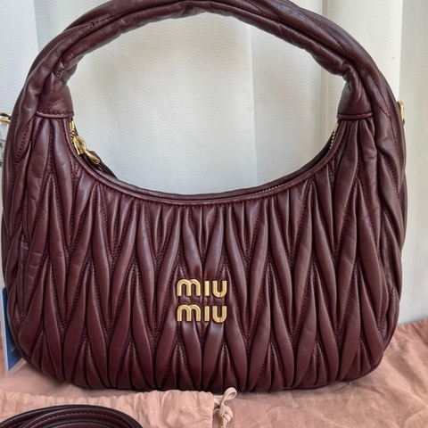 MIuMiu繆繆酒紅色羊皮中號Wander手提單肩斜挎包