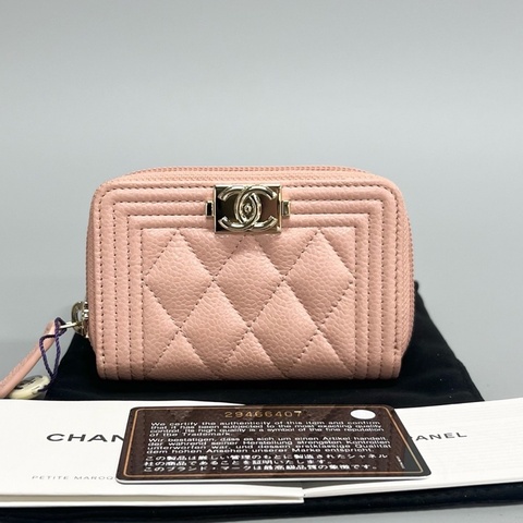 CHANEL 香奈兒 Leboy系列粉色荔枝紋牛皮卡包 零錢包，鐳射29開 尺寸：10.5
