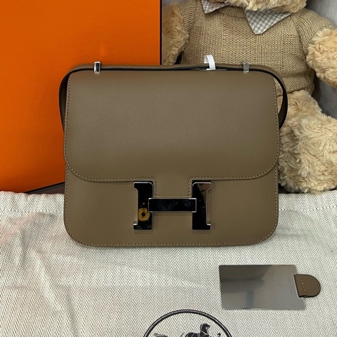 Hermes 愛馬仕 威馬犬色銀扣 Constance康康19 U刻
