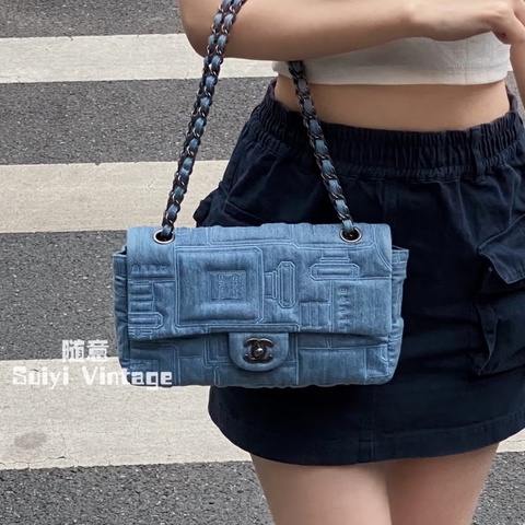 💎Chanel香奈兒｜cf中號牛仔浮雕香水瓶 ｜98新 22開有卡