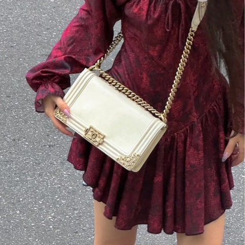 💎Chanel香奈兒｜ Leboy中號 凡爾賽宮廷浮雕款｜98新17開