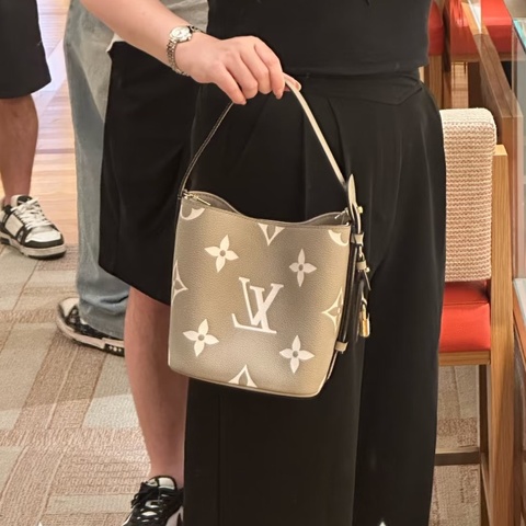 👜LV路易威登｜all in bb水桶包 大象灰｜99新芯片款
