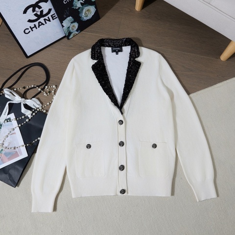 CHANEL Cardigan 米白亮片翻領外套