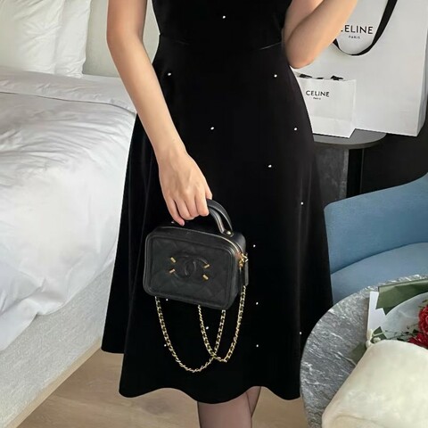 Chanel香奈兒  vanity case 黑金荔枝皮相機包 98新✨️