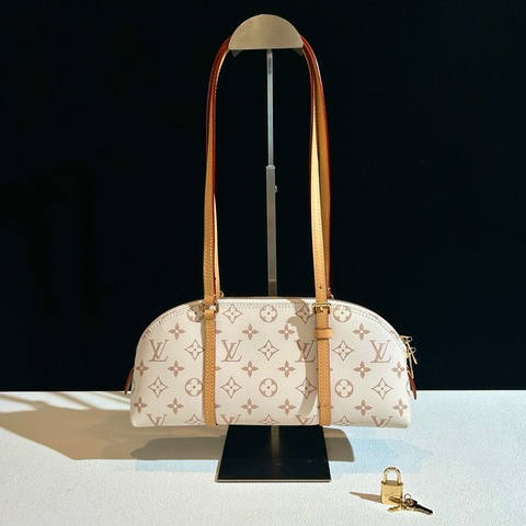 LV/路易威登 Squire East West 沙丘色法棍腋下包肩背包 芯片款