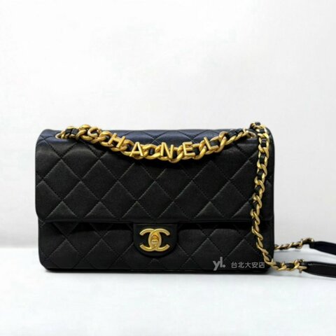 A13464-CHANEL 黑色菱格羊皮復古金釦字母鏈口蓋包AS3897