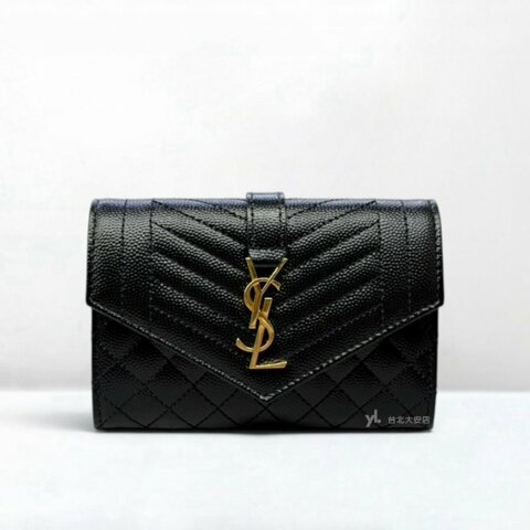 A13469-YSL 黑色粒紋牛皮山形拚菱格紋口蓋4卡零錢包651026