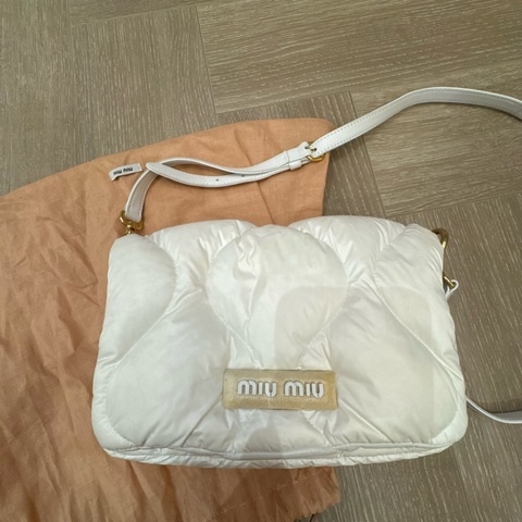 MIUMIU 澎澎斜背包 外尼龍內裡羊皮