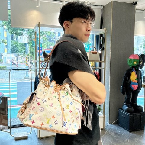 LV 白彩水桶包