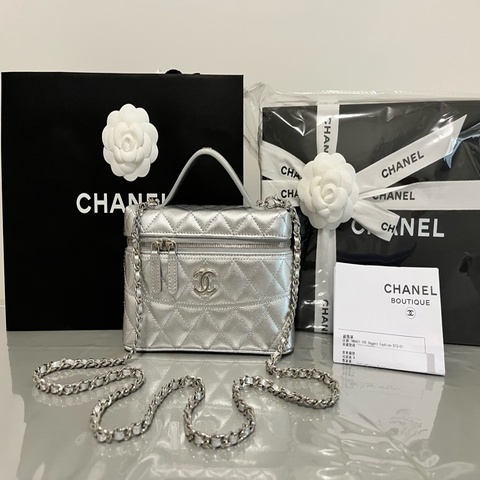 CHANEL 香奈兒《全新》銀色 LP 腰鏈包 （鏈帶可拆）銀鍊｜全配｜附購證