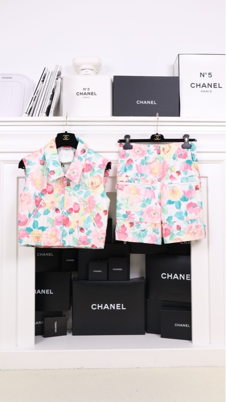 Chanel 94年山茶花水彩涂鸦棉服马甲短裤套装