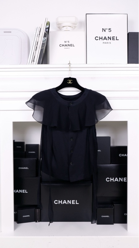 Chanel黑色真丝荷叶领短袖上衣衬衫