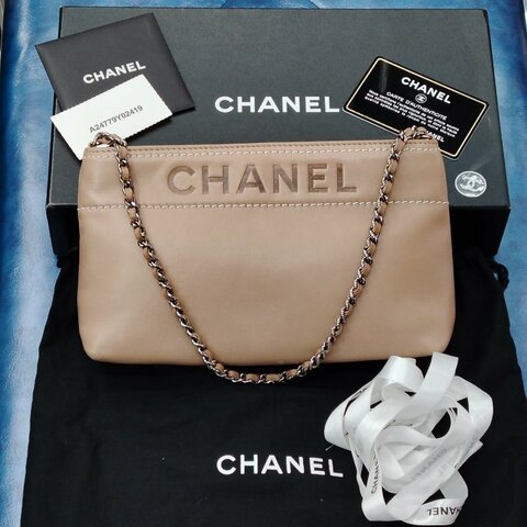 [中古] Chanel裸粉色皮革壓印LOGO鏈帶手拿包/單肩包