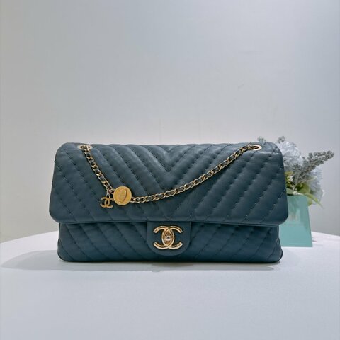 TW4953	Chanel 香奈兒翻蓋式鍊帶包包 Chevron Flap Bag 30cm Lambskin Blue x GHW