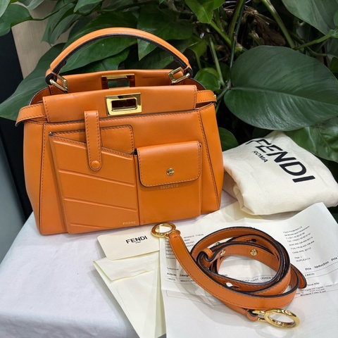 Fendi 限量款多口袋peekaboo小號，整體成色很好97-98新正常使用痕跡