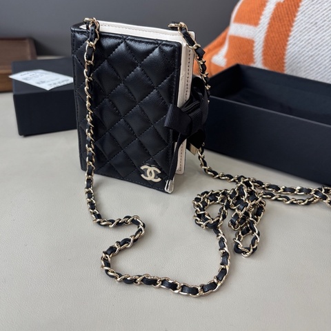 Chanel 22B黑金手賬形卡包斜挎包，芯片款，閒置未使用品，五金膜都在