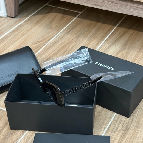 Chanel • 經典爆款全黑水鑽墨鏡 全新全配 CH5422