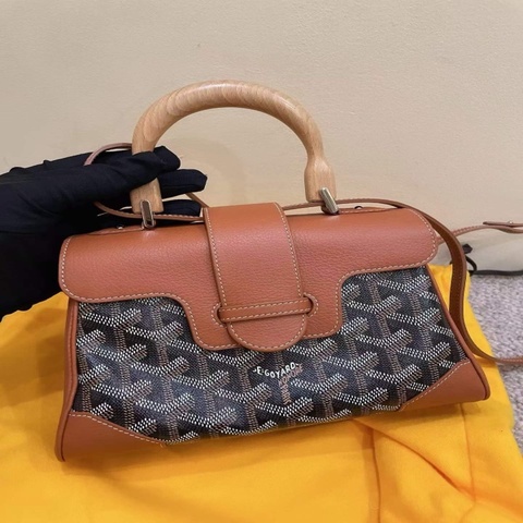 Goyaro 戈雅 saigon mini 木質手柄軟西貢金棕 配件塵袋 尺寸：20x15x7.5cm