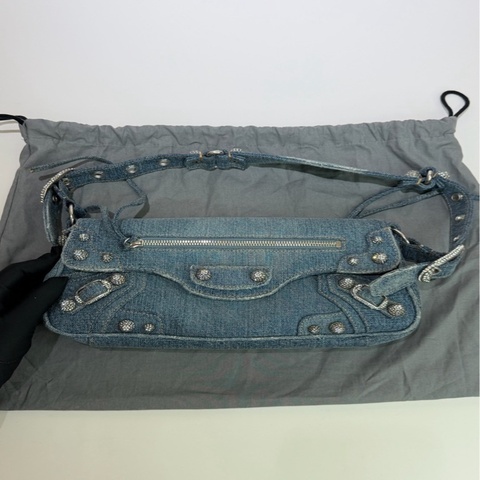 巴黎世家｜BALENCIAGA 牛仔鑽扣法棍