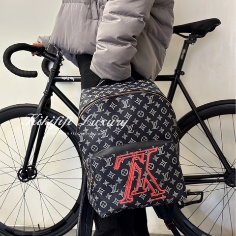 Louis Vuitton • 限量反轉Logo全皮壓紋後背包