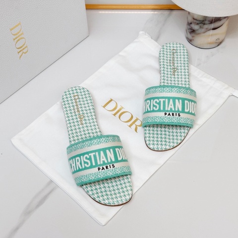 DIOR 迪奧 薄荷綠刺繡拖鞋  尺碼35.5 配塵袋