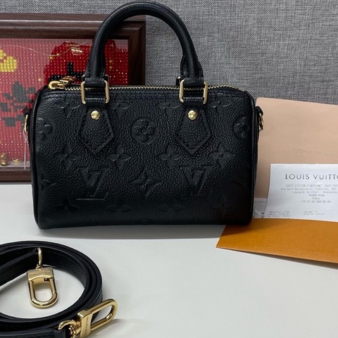 Louis Vuitton路易威登 黑色全皮壓紋speedy nano 新款芯片 手提單肩斜挎包 尺寸：17*10*8cm
