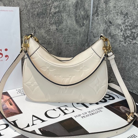 Louis Vuitton .路易威登 bagatelle 牛角包 奶白色 尺寸：24*7*18cm