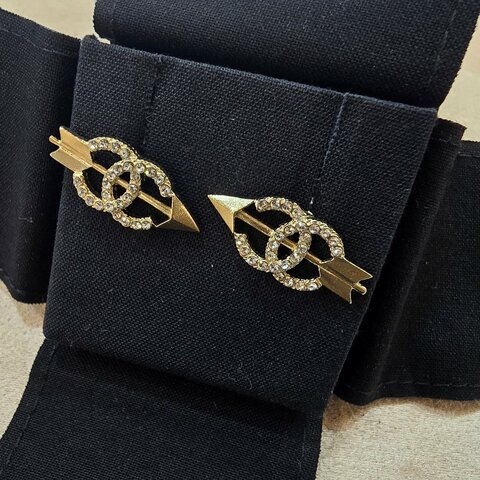 CHANEL 香奈兒 箭矢穿心雙CC水鑽耳環 金色 箭頭造型耳環 2.5cm