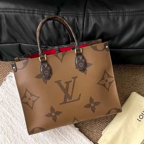 Louis Vuitton • 經典老花On The Go托特包 中號