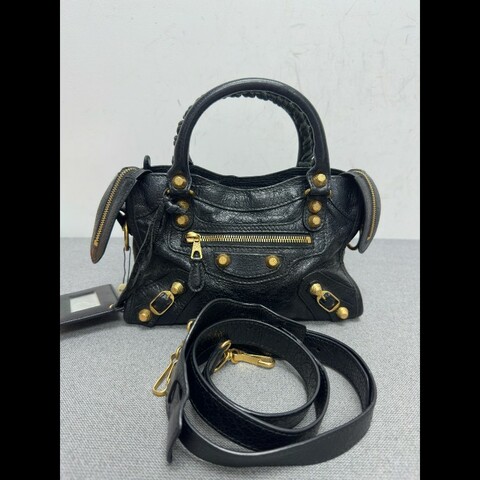 balenciaga 巴黎世家 機車Mini 有鏡子。