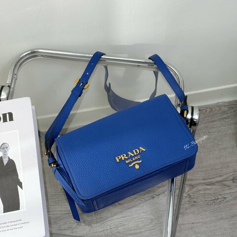 S5677-PRADA 寶藍牛皮金釦LOGO磁吸下蓋斜背包