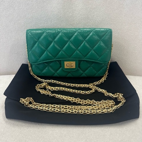 Chanel 香奈兒 二合一手機鏈條包 綠色金扣 油蠟皮 芯片款