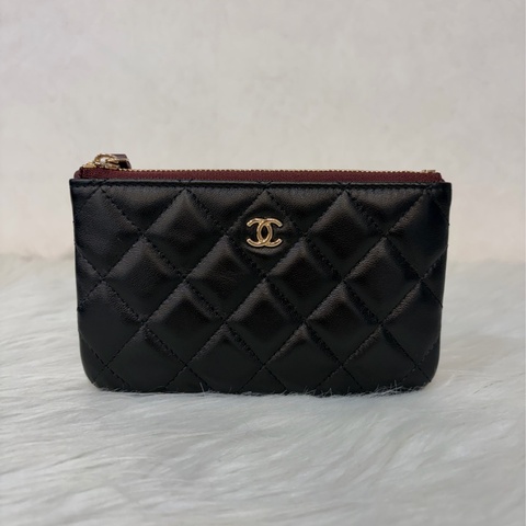 CHANEL A82365  O CASE 黑皮 金釦一字拉鍊零錢包 信用卡包