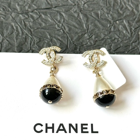 -Chanel/香奈兒 熊貓色水滴珍珠雙C耳釘